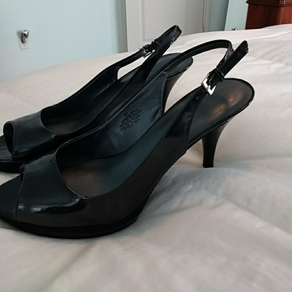 Heels - Picture 2 of 3